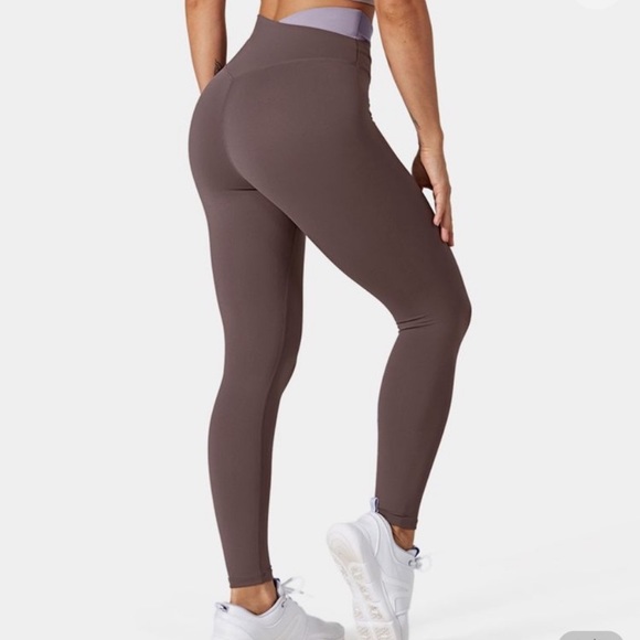 Halara In My Feels Cloudful Crossover Color Block Leggings - Picture 1 of 8